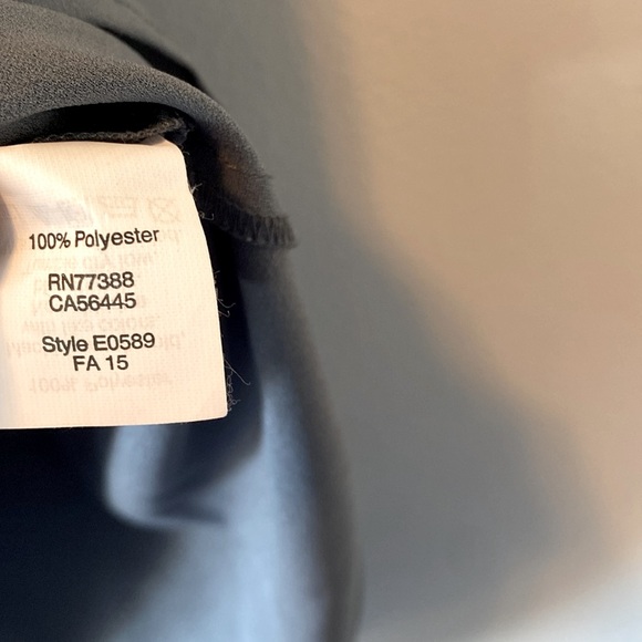 J Crew Cap-sleeve Shirttail Blouse Women’s 12 Gray Basic Lightweight Semi Sheer - Picture 8 of 13